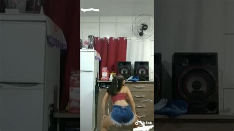 Novinha rebolando gostoso (3D)